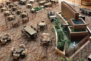 embassy suites by hilton e peoria riverfront conf center
