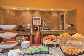 embassy suites by hilton e peoria riverfront conf center