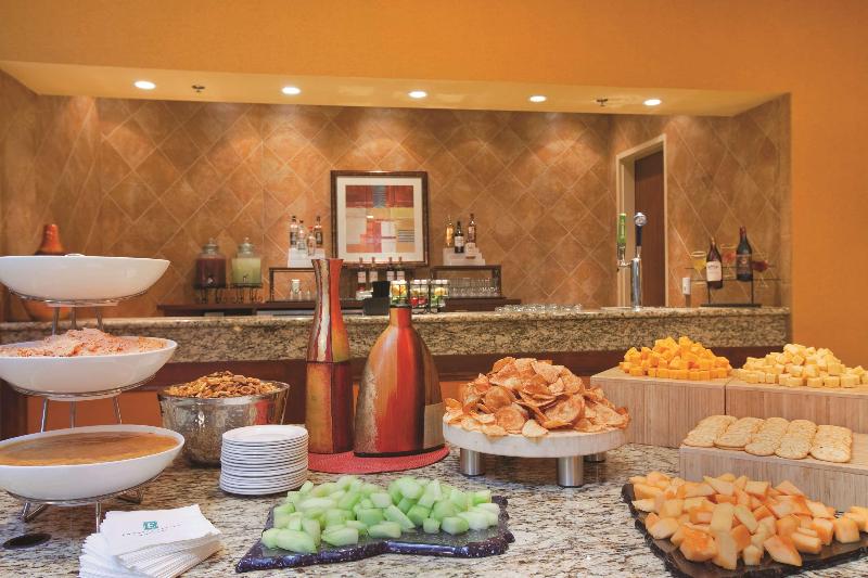 embassy suites by hilton e peoria riverfront conf center