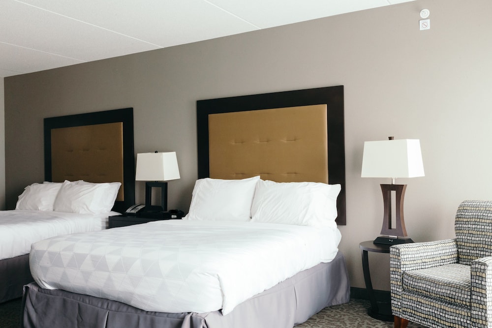 holiday inn hotel and suites east peoria by ihg