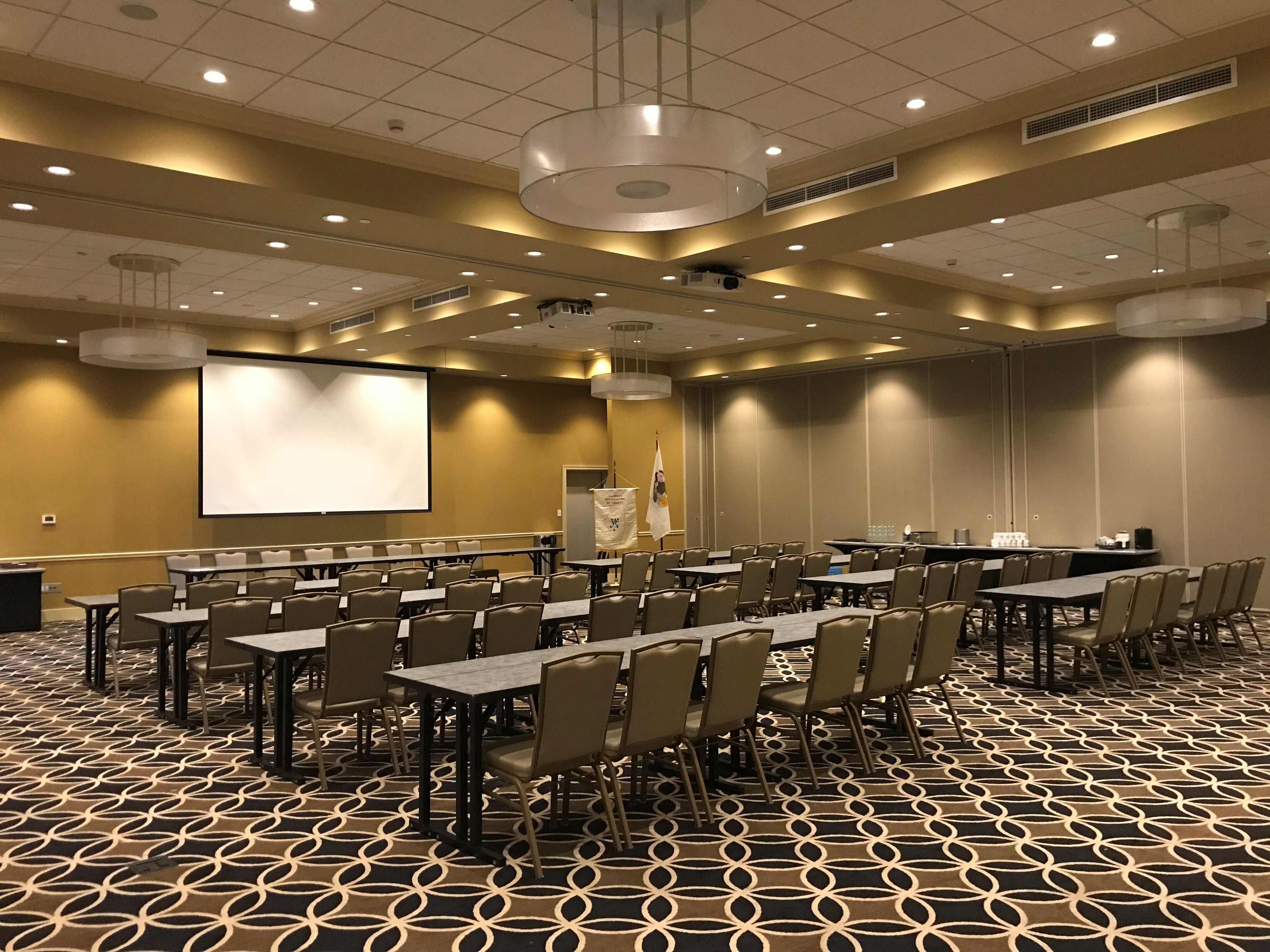 holiday inn hotel and suites east peoria by ihg
