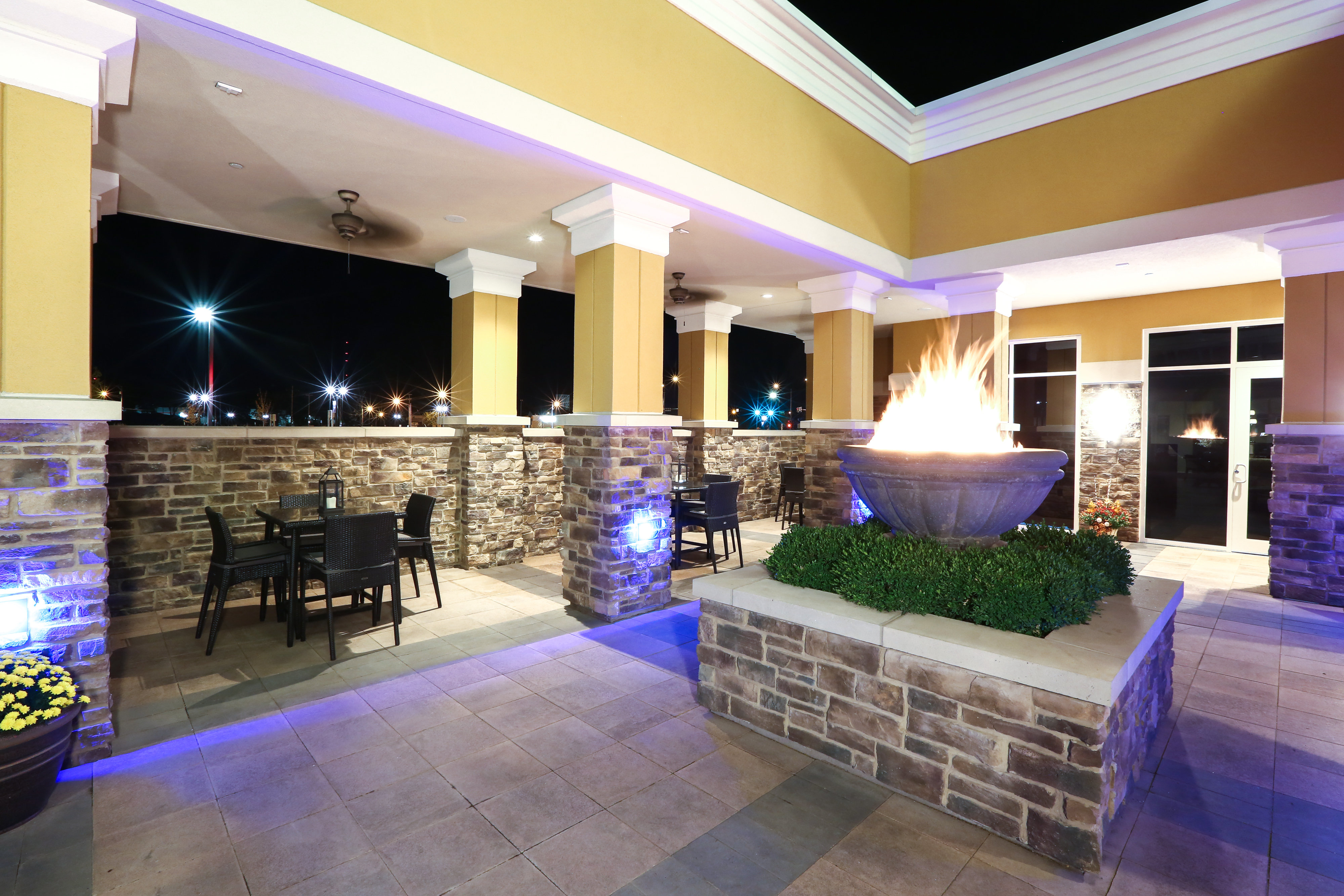 holiday inn hotel and suites east peoria by ihg