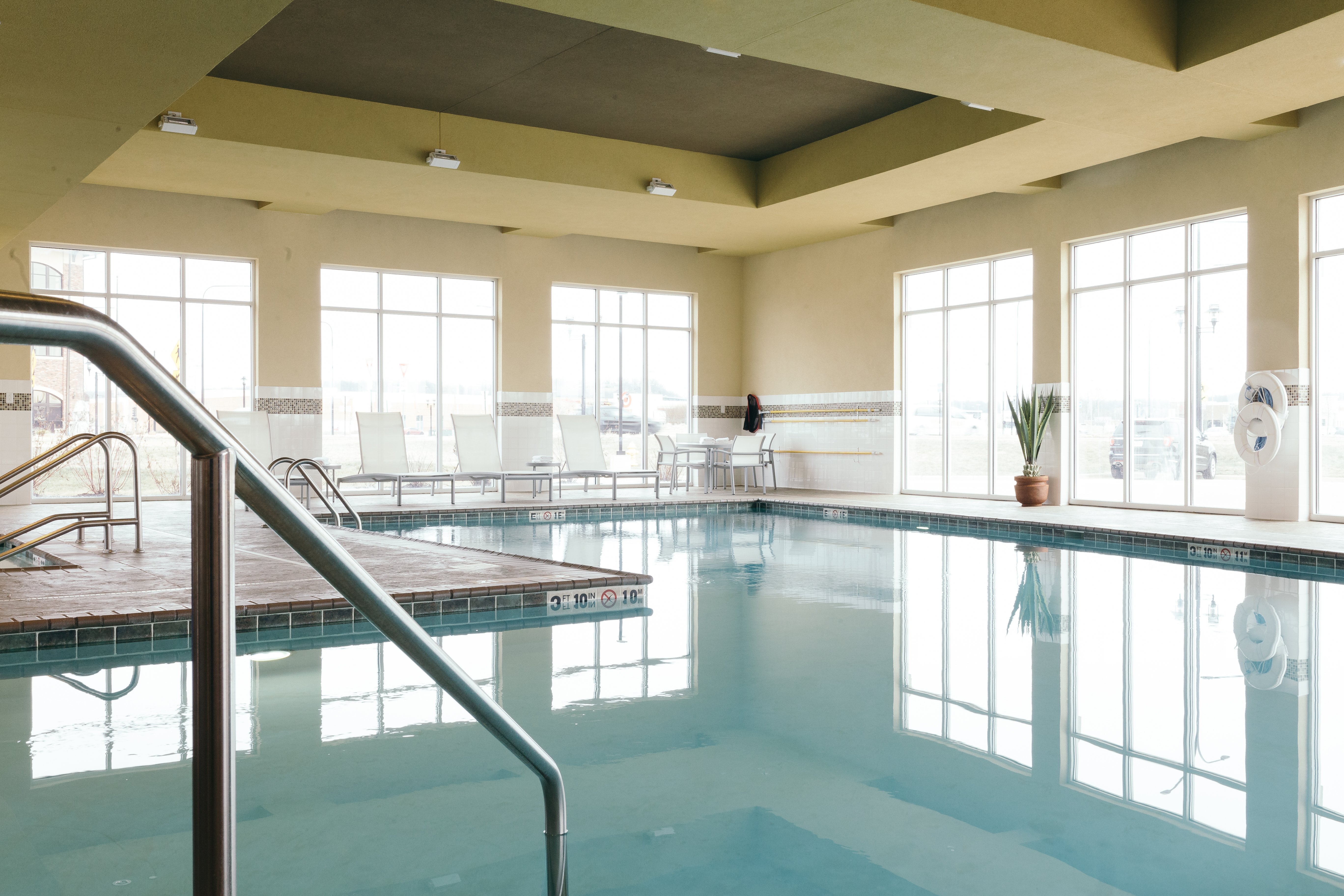 holiday inn hotel and suites east peoria by ihg