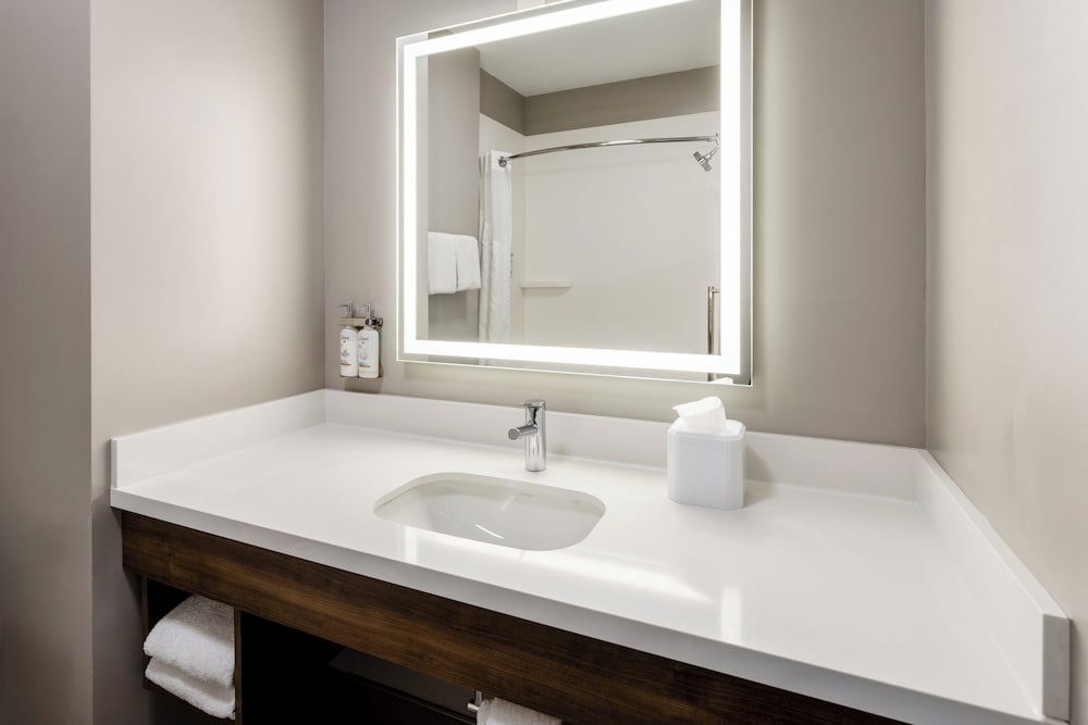 holiday inn express and suites dewitt syracuse by ihg