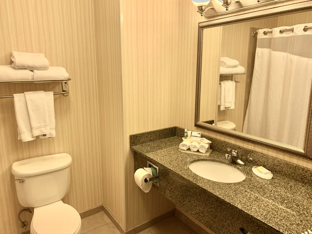 holiday inn express and suites dewitt syracuse by ihg