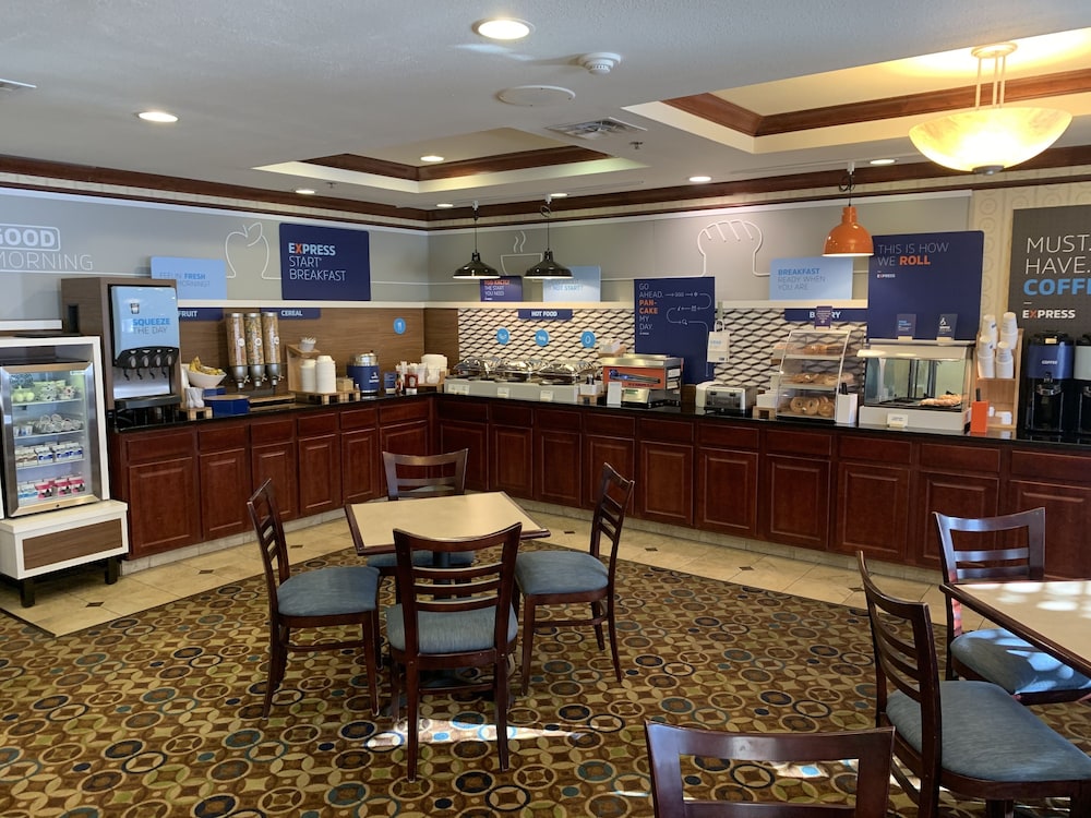 holiday inn express and suites dewitt syracuse by ihg