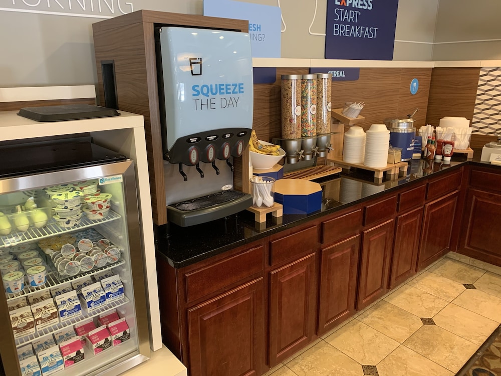 holiday inn express and suites dewitt syracuse by ihg
