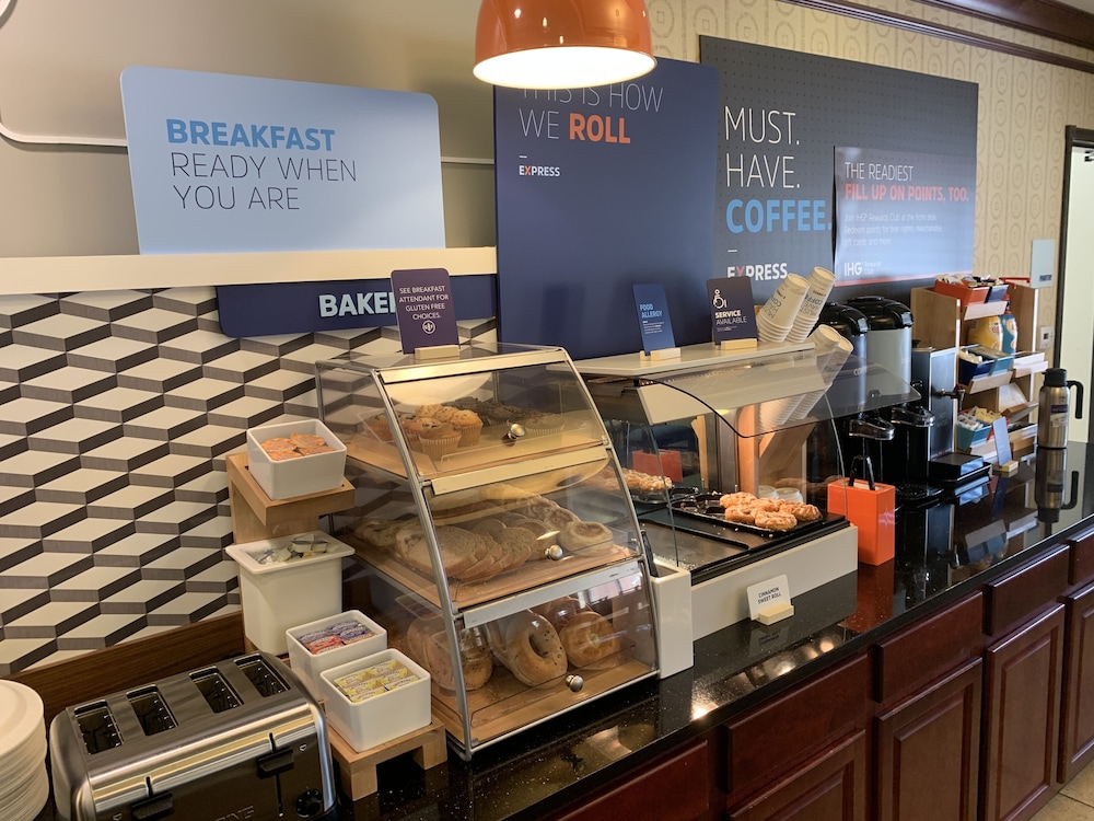 holiday inn express and suites dewitt syracuse by ihg