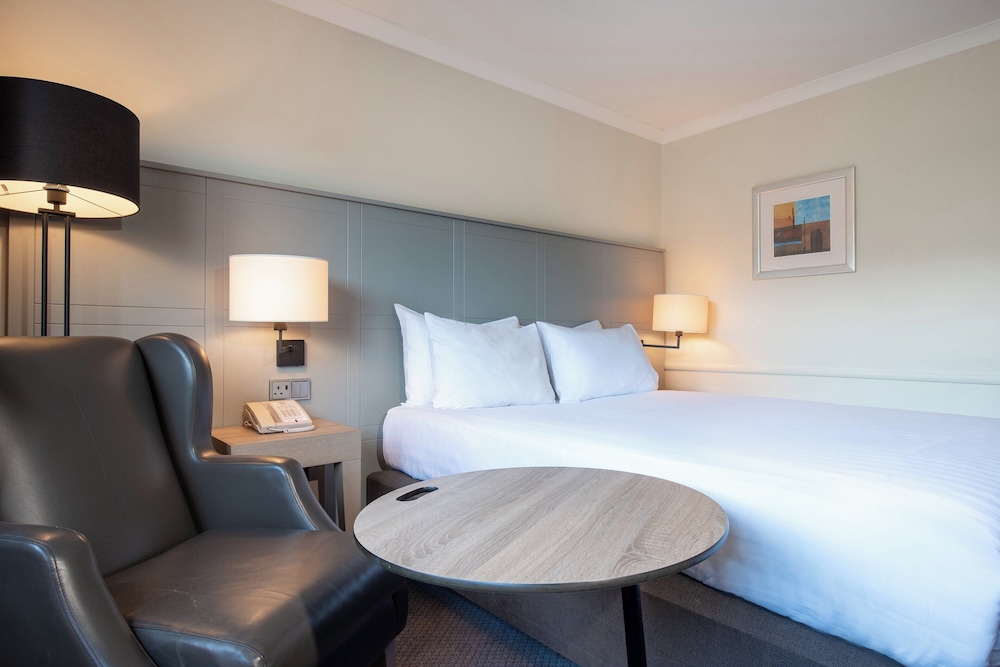 holiday inn edinburgh by ihg