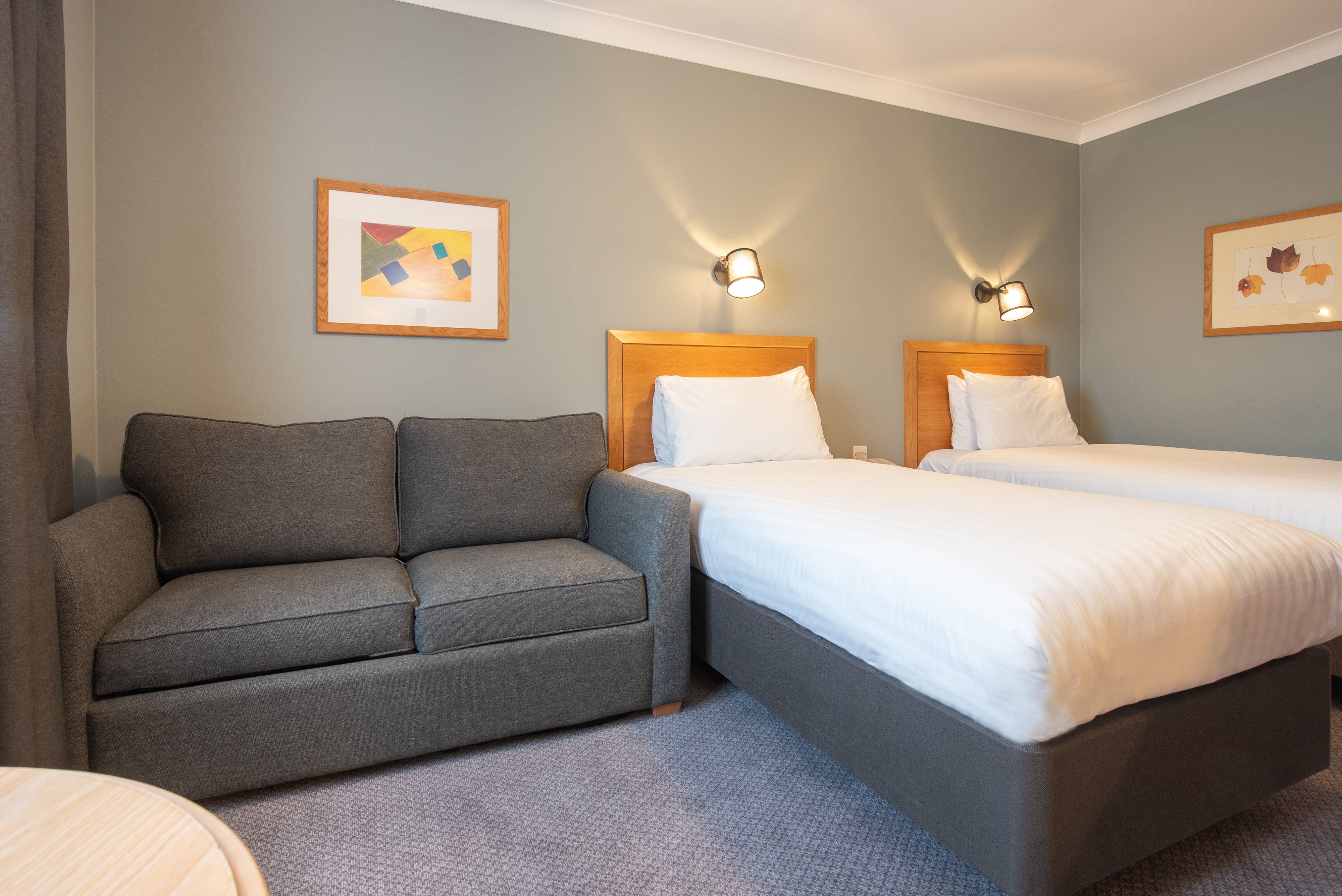 holiday inn edinburgh by ihg