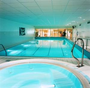 holiday inn edinburgh by ihg