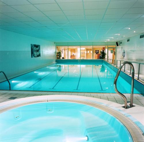 holiday inn edinburgh by ihg
