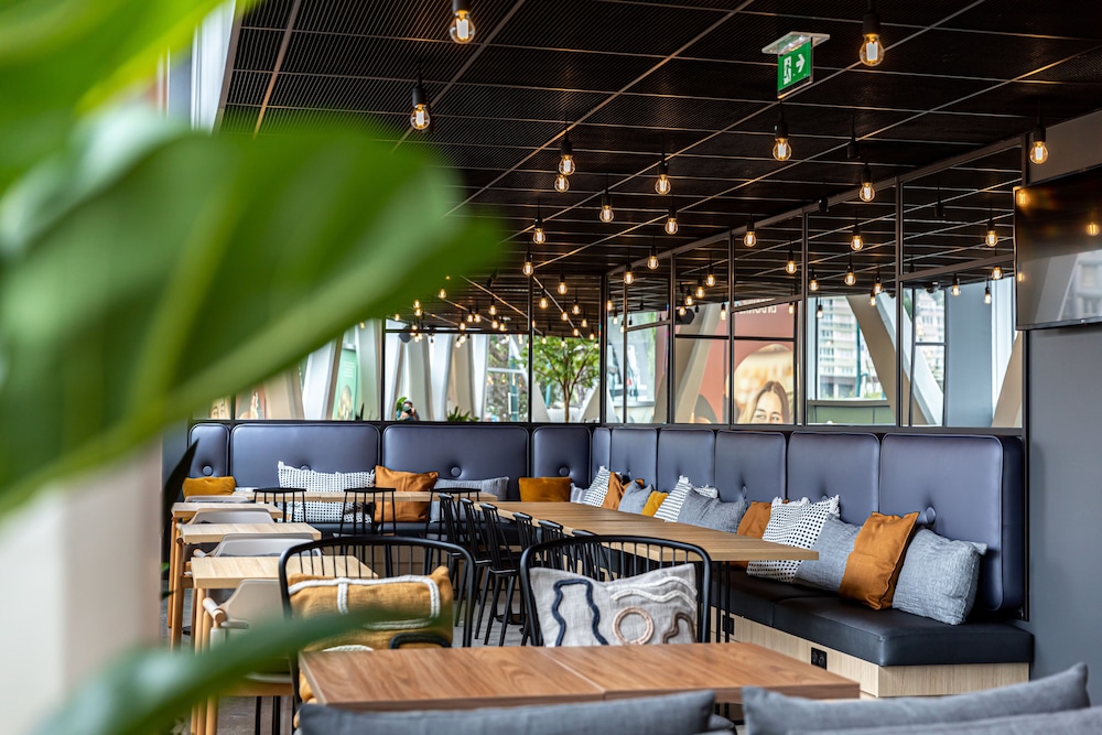 best western m treize paris asnieres