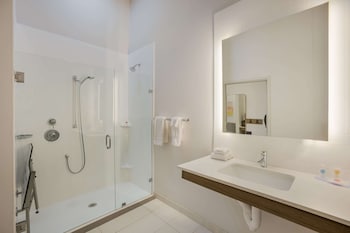 comfort inn and suites