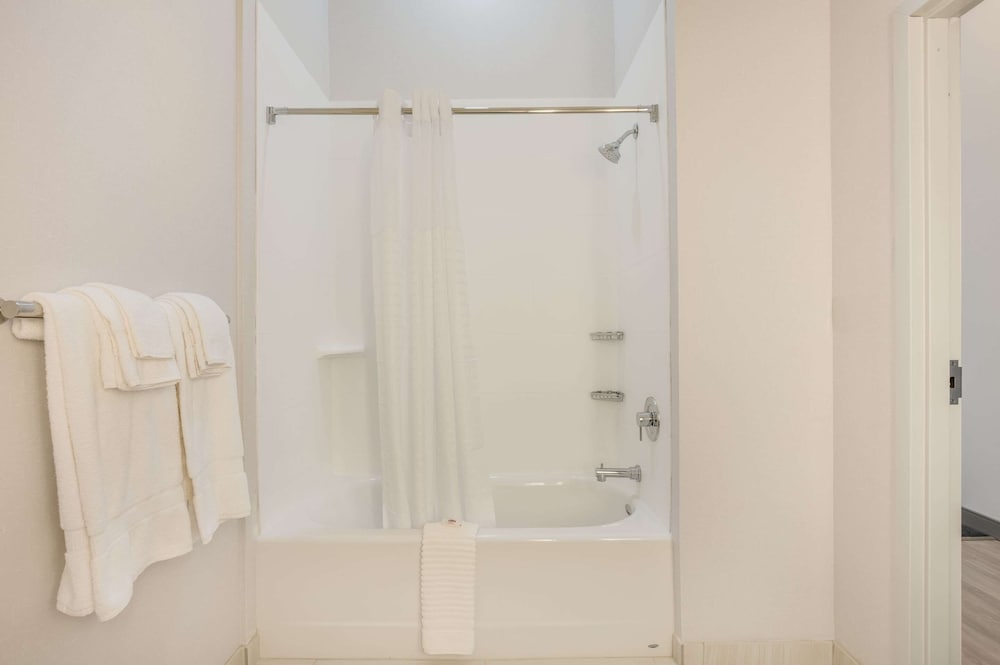 comfort inn and suites