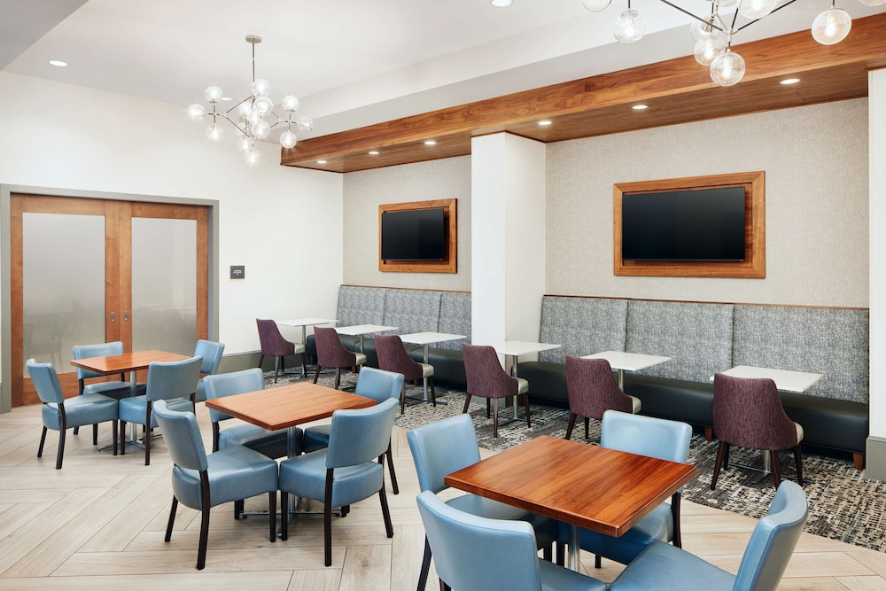 embassy suites by hilton atlanta airport north