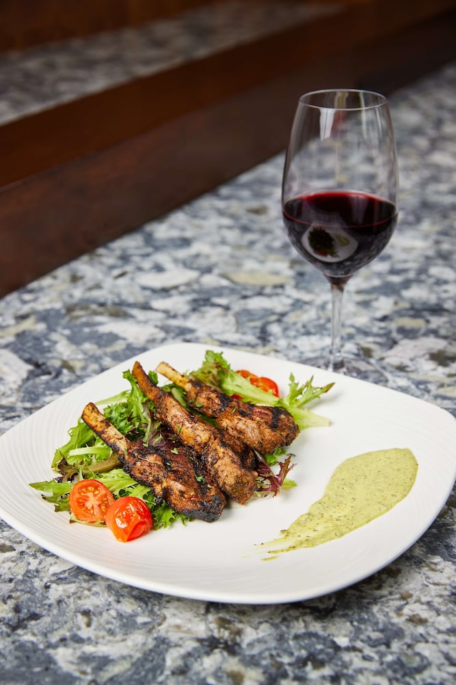 embassy suites by hilton atlanta airport north