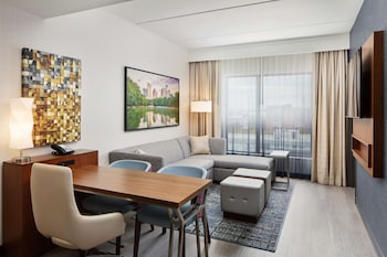 embassy suites by hilton atlanta airport north