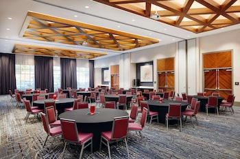 embassy suites by hilton atlanta airport north