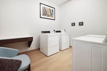 embassy suites by hilton atlanta airport north