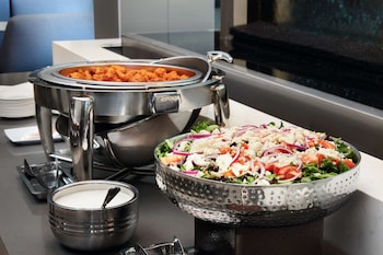 embassy suites by hilton atlanta airport north