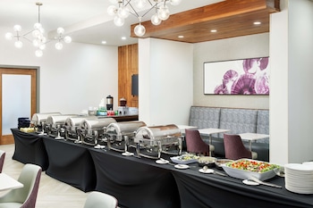 embassy suites by hilton atlanta airport north