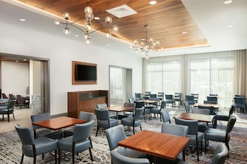 embassy suites by hilton atlanta airport north