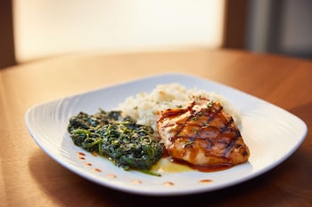 embassy suites by hilton atlanta airport north