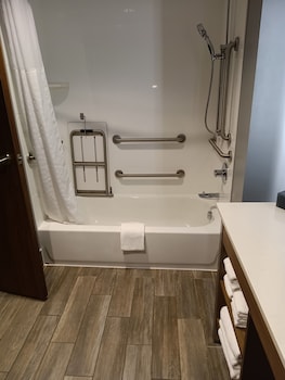 la quinta inn and suites by wyndham bardstown