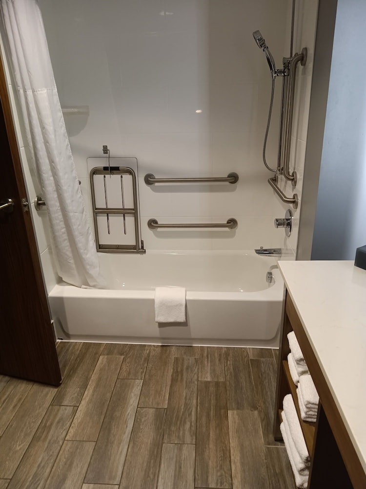 la quinta inn and suites by wyndham bardstown