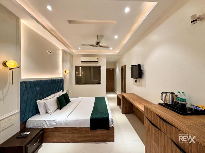 hotel green view behind pramarth niketan