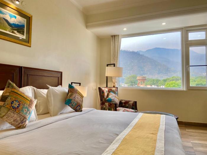 hotel green view behind pramarth niketan