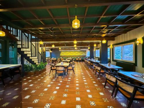 hotel green view behind pramarth niketan
