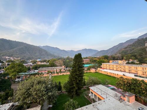 hotel green view behind pramarth niketan