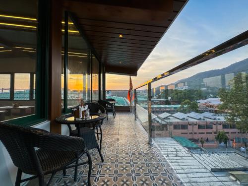 hotel green view behind pramarth niketan