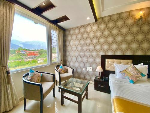 hotel green view behind pramarth niketan