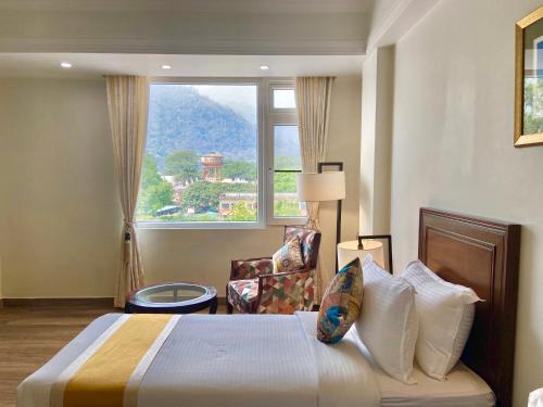 hotel green view behind pramarth niketan