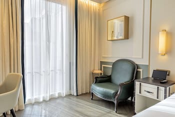 the emerald house lisbon curio collection by hilton