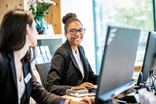 The Flag Zurich,Arth>>Altstetten,2 star