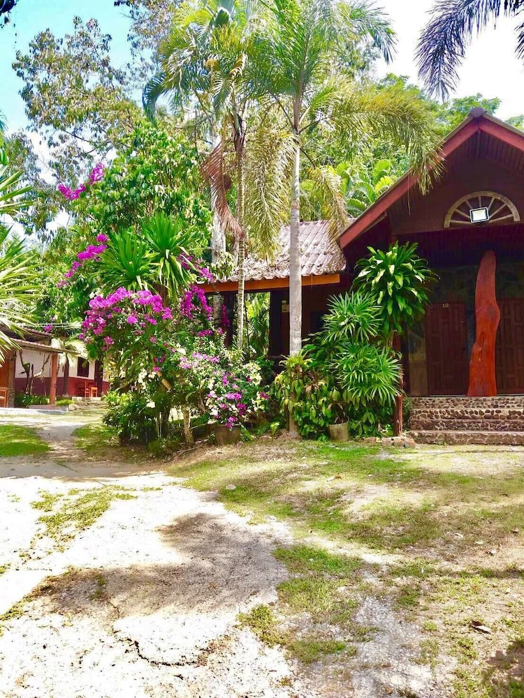 baan pak rim kuaen resort