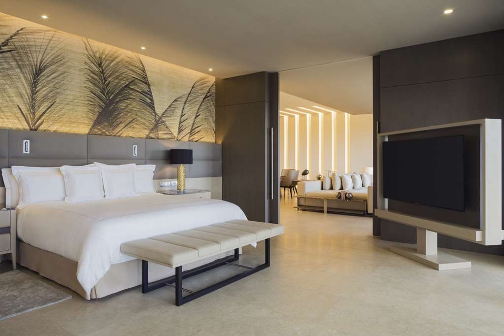 el embajador a royal hideaway hotel