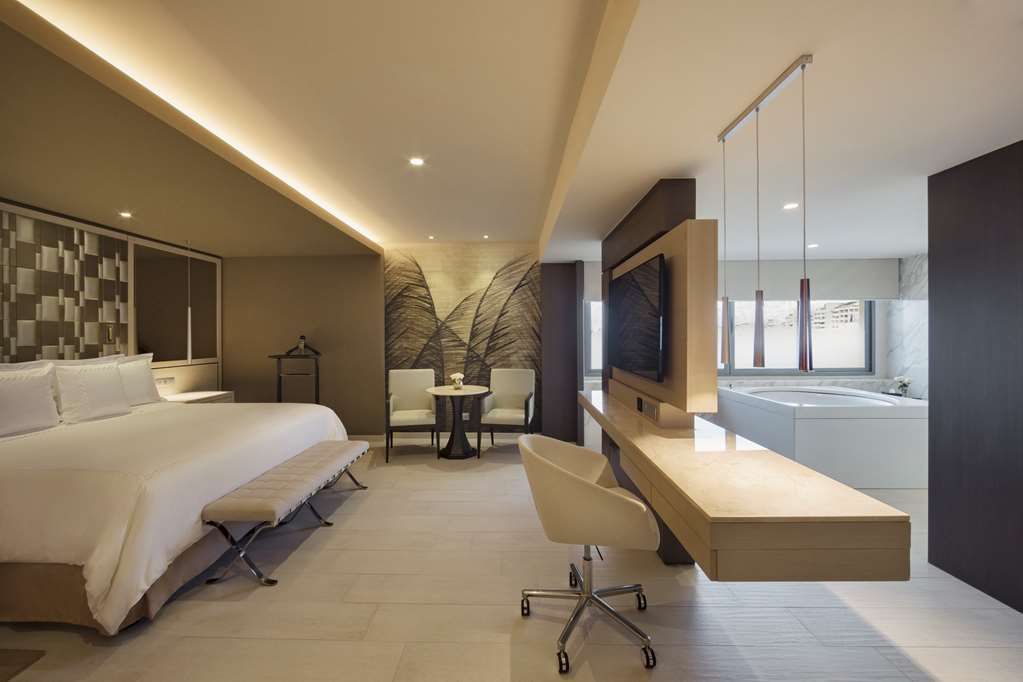 el embajador a royal hideaway hotel