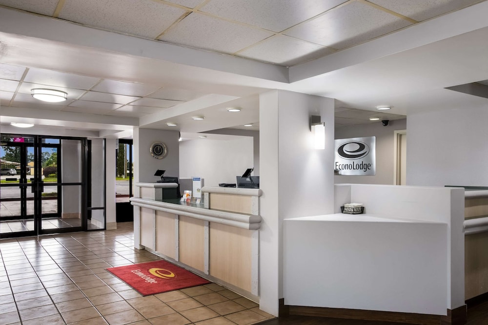 super 8 by wyndham savannah