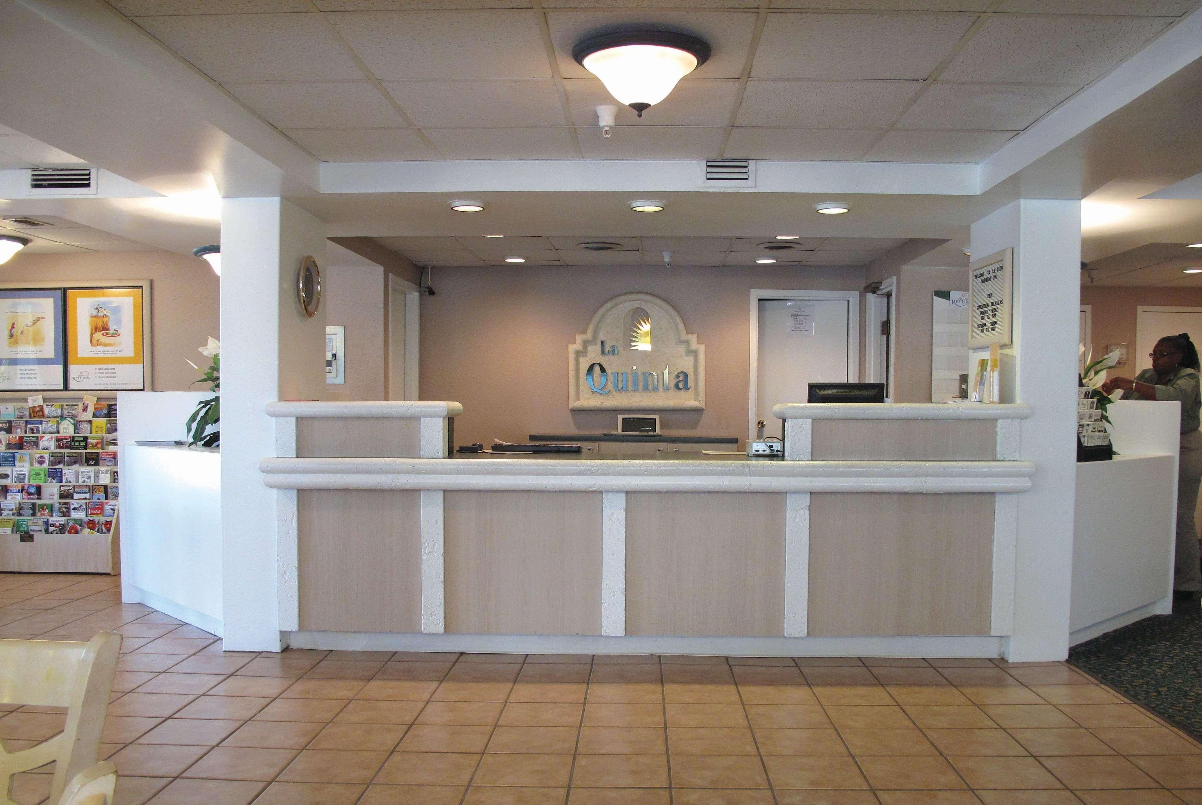 super 8 by wyndham savannah