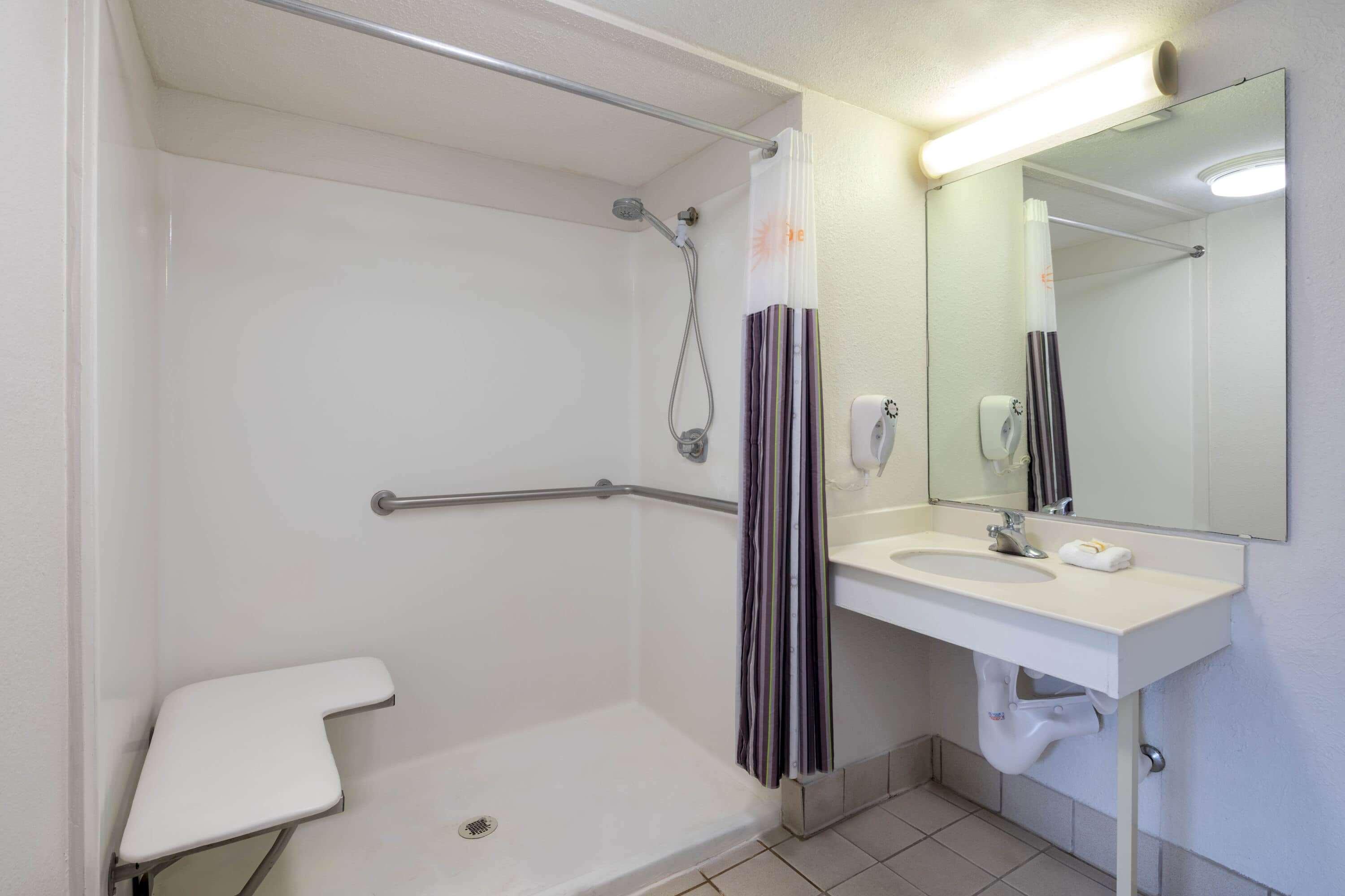 super 8 by wyndham savannah