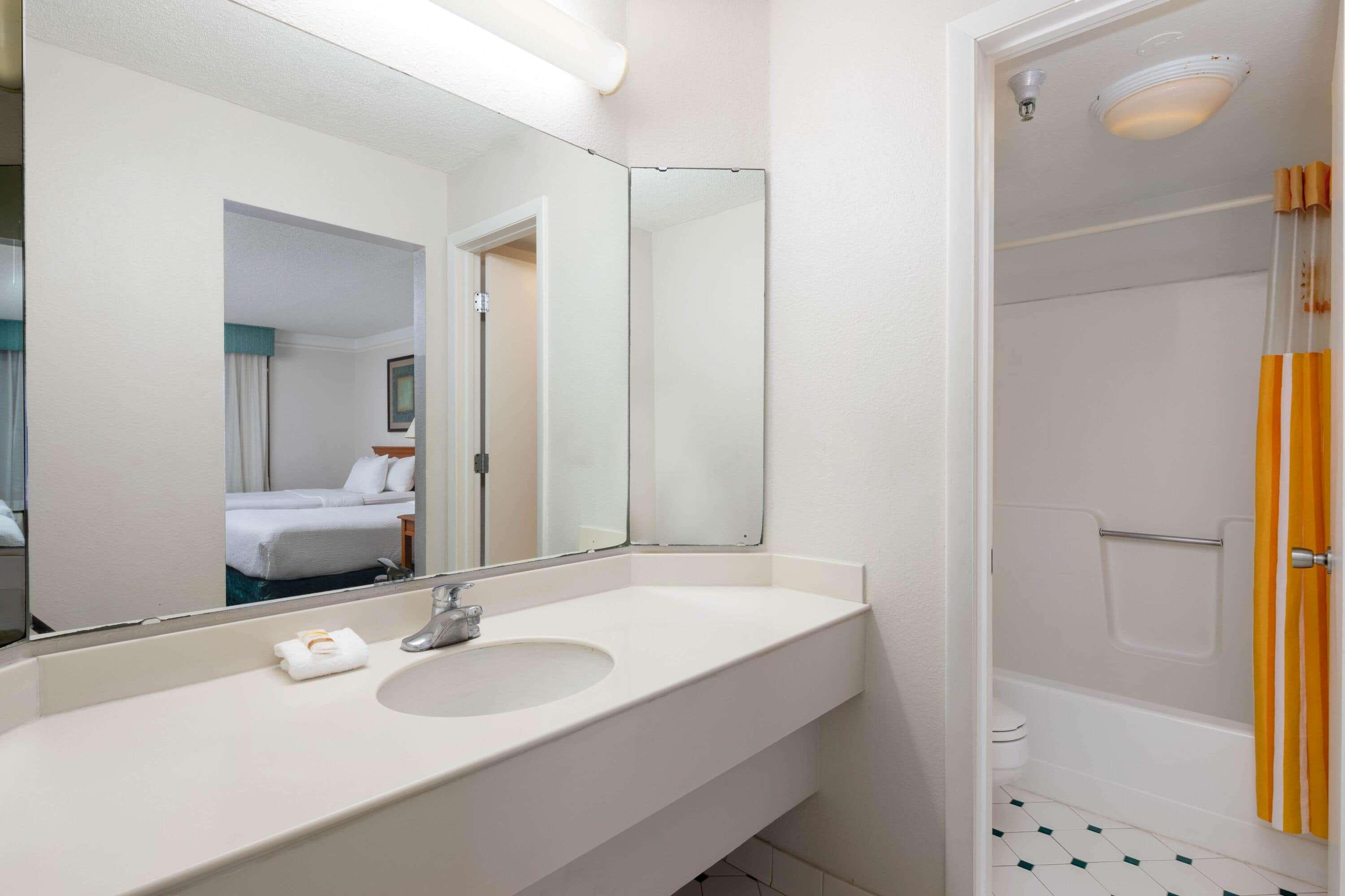 super 8 by wyndham savannah