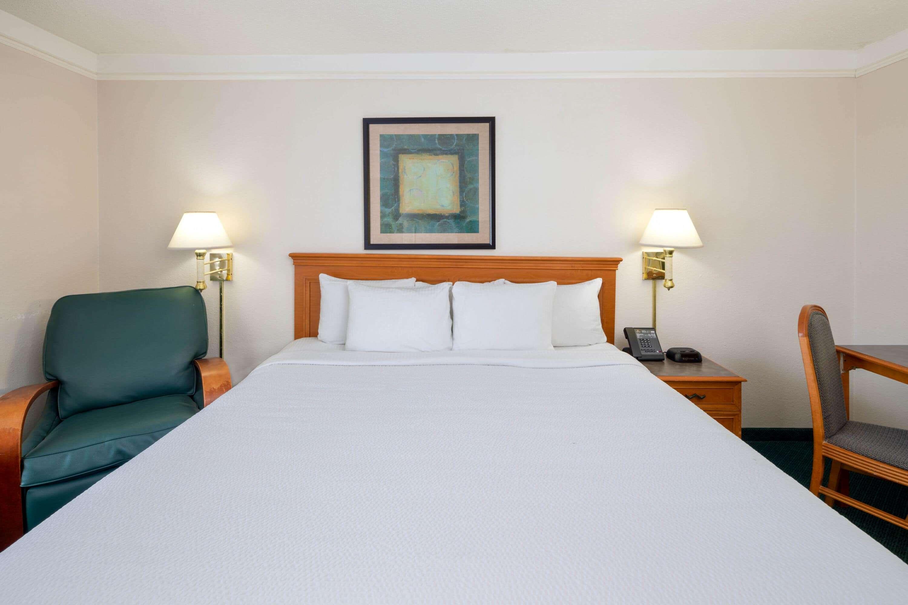 super 8 by wyndham savannah