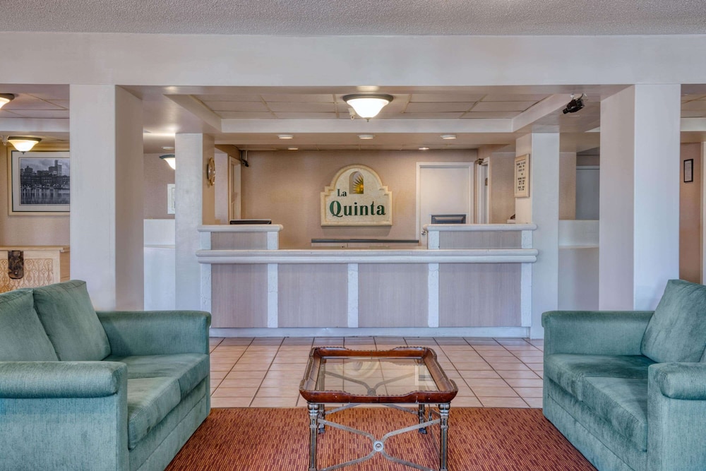 super 8 by wyndham savannah