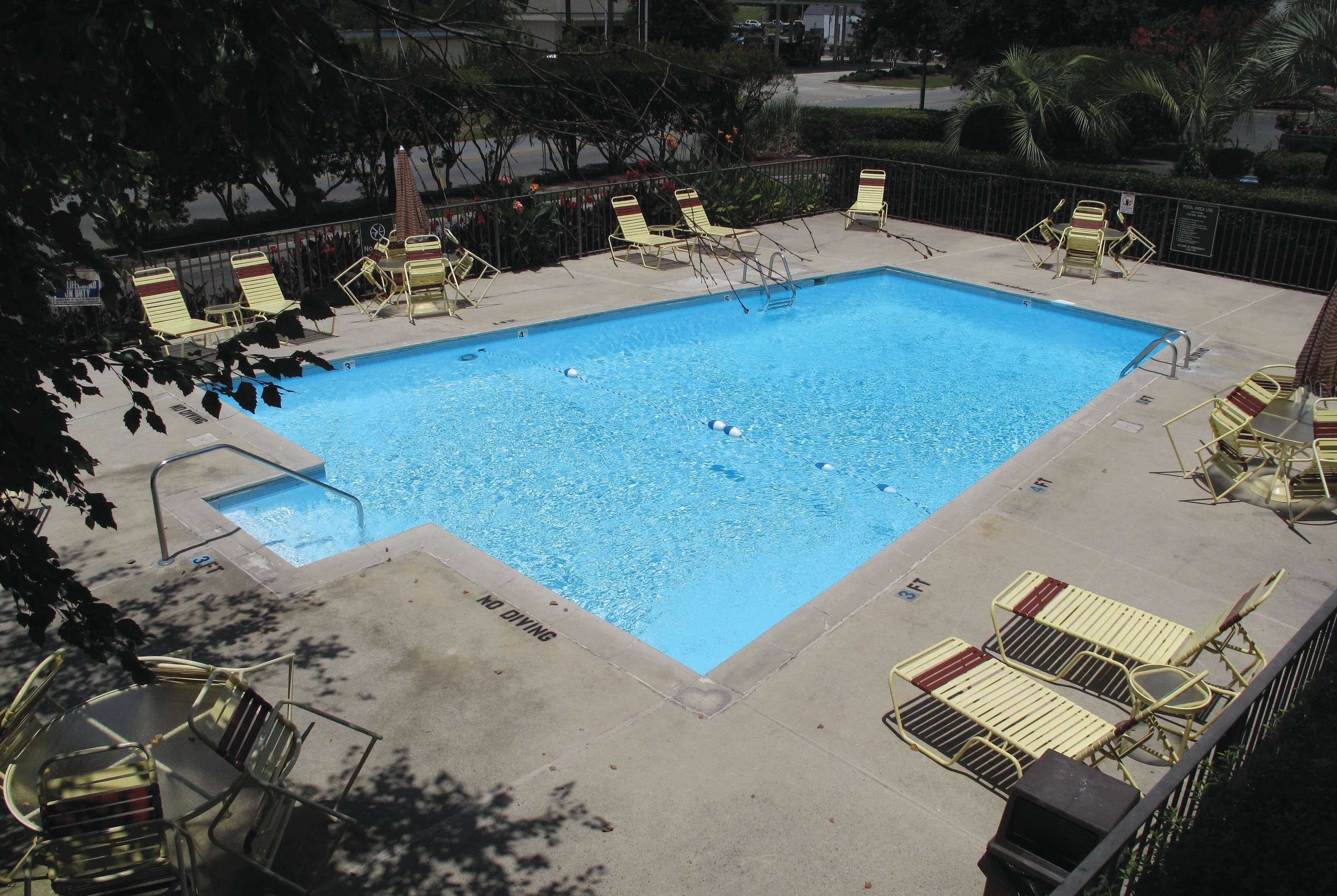 super 8 by wyndham savannah