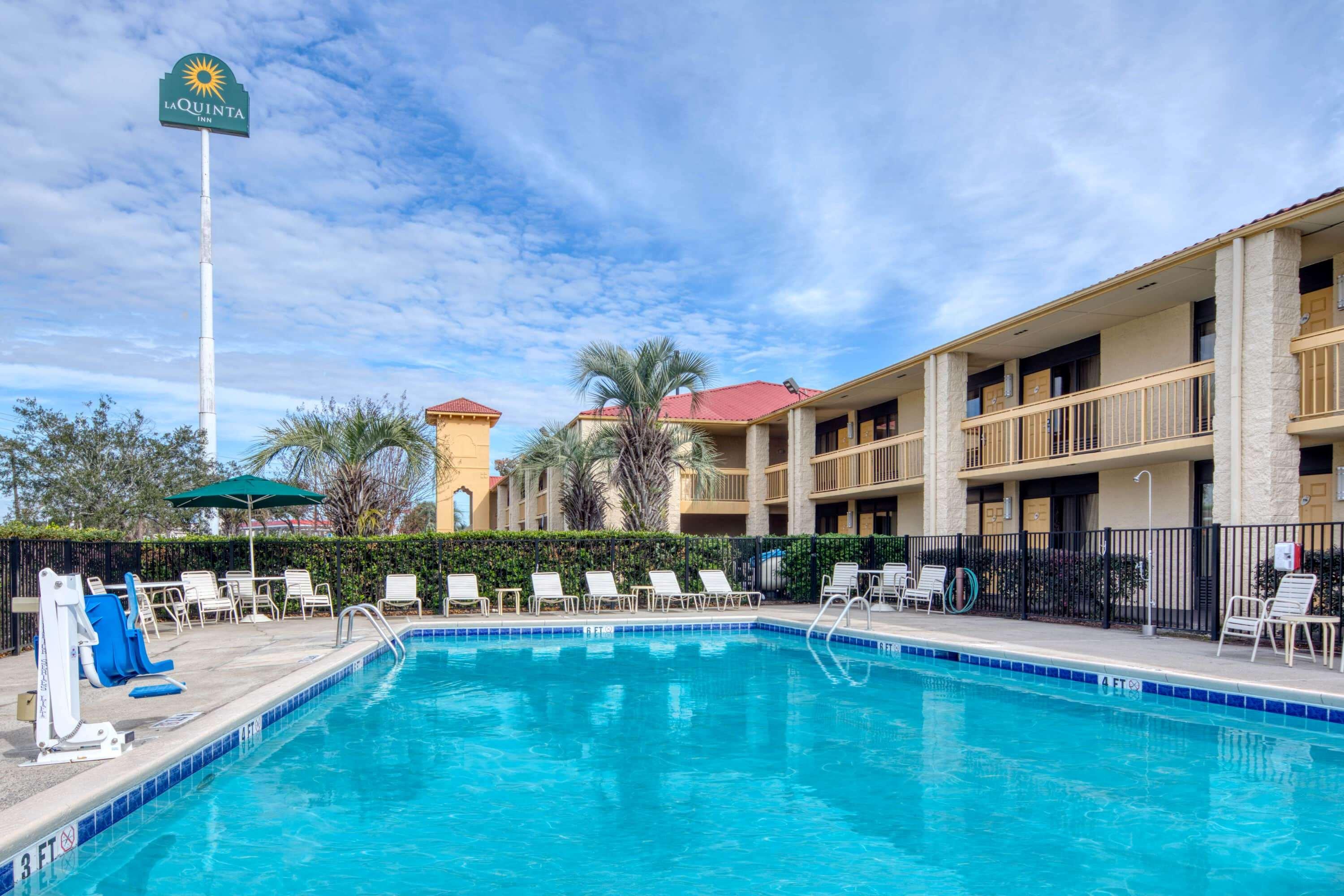 super 8 by wyndham savannah